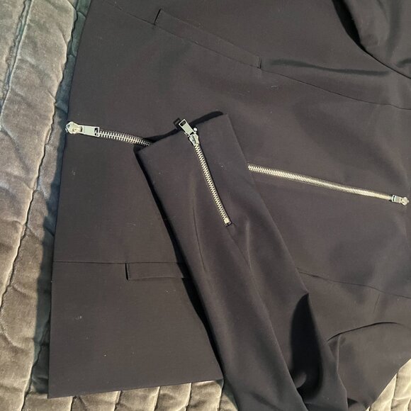 Simons Navy Blazer Fully Lined with Shoulder Pads and Zipper Closure Size 12 - Picture 4 of 7